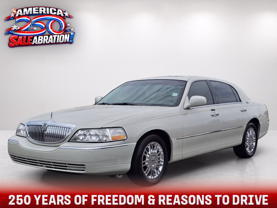2006 Lincoln Town Car Signature Limited's photo
